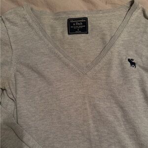Abercrombie & Fitch woman’s Light Gray V-Neck Sweater